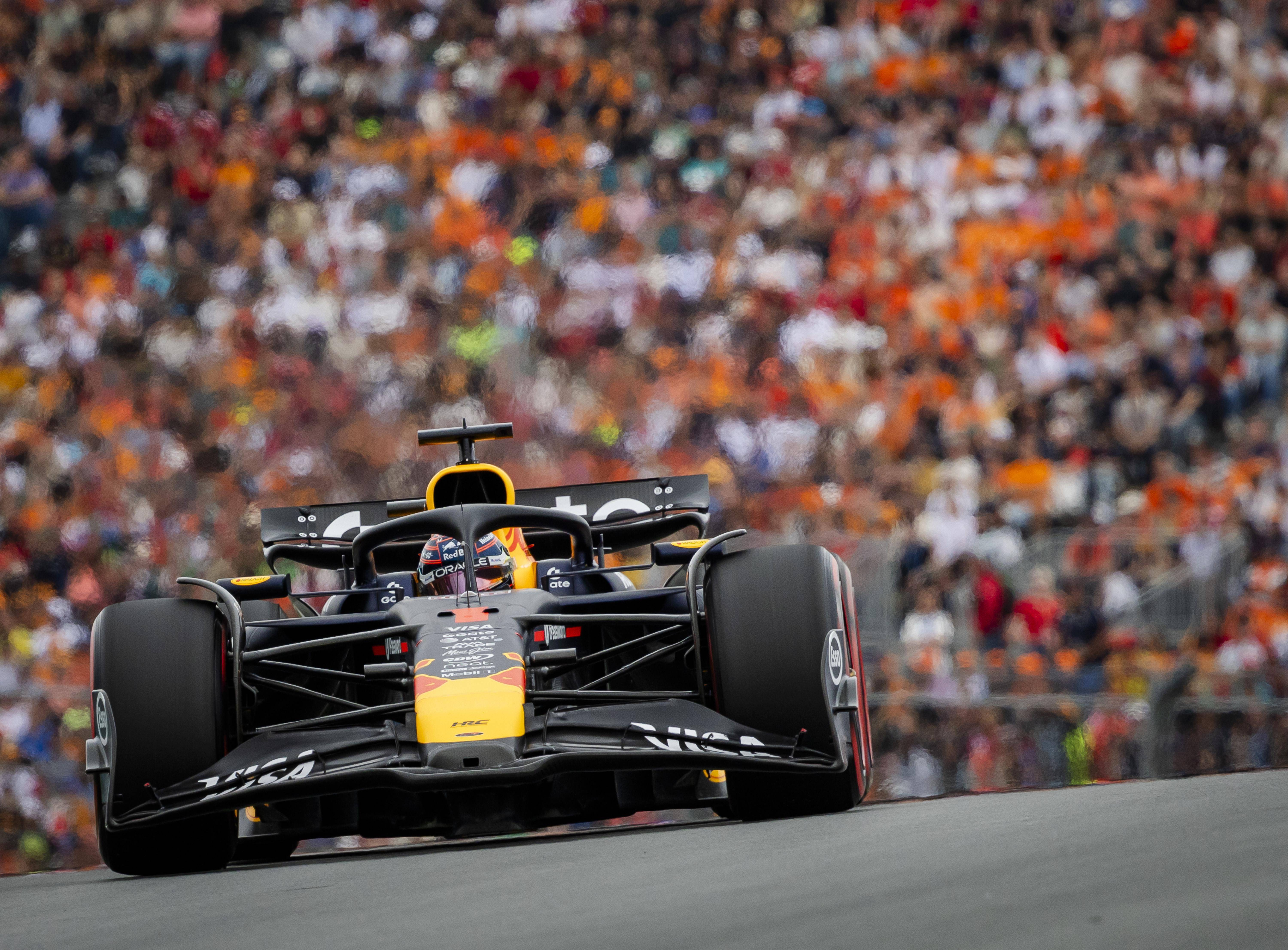 梅赛德斯力克红牛车队,皮亚斯特里带队取胜 梅赛德斯力克红牛车队,皮亚斯特里带队取胜