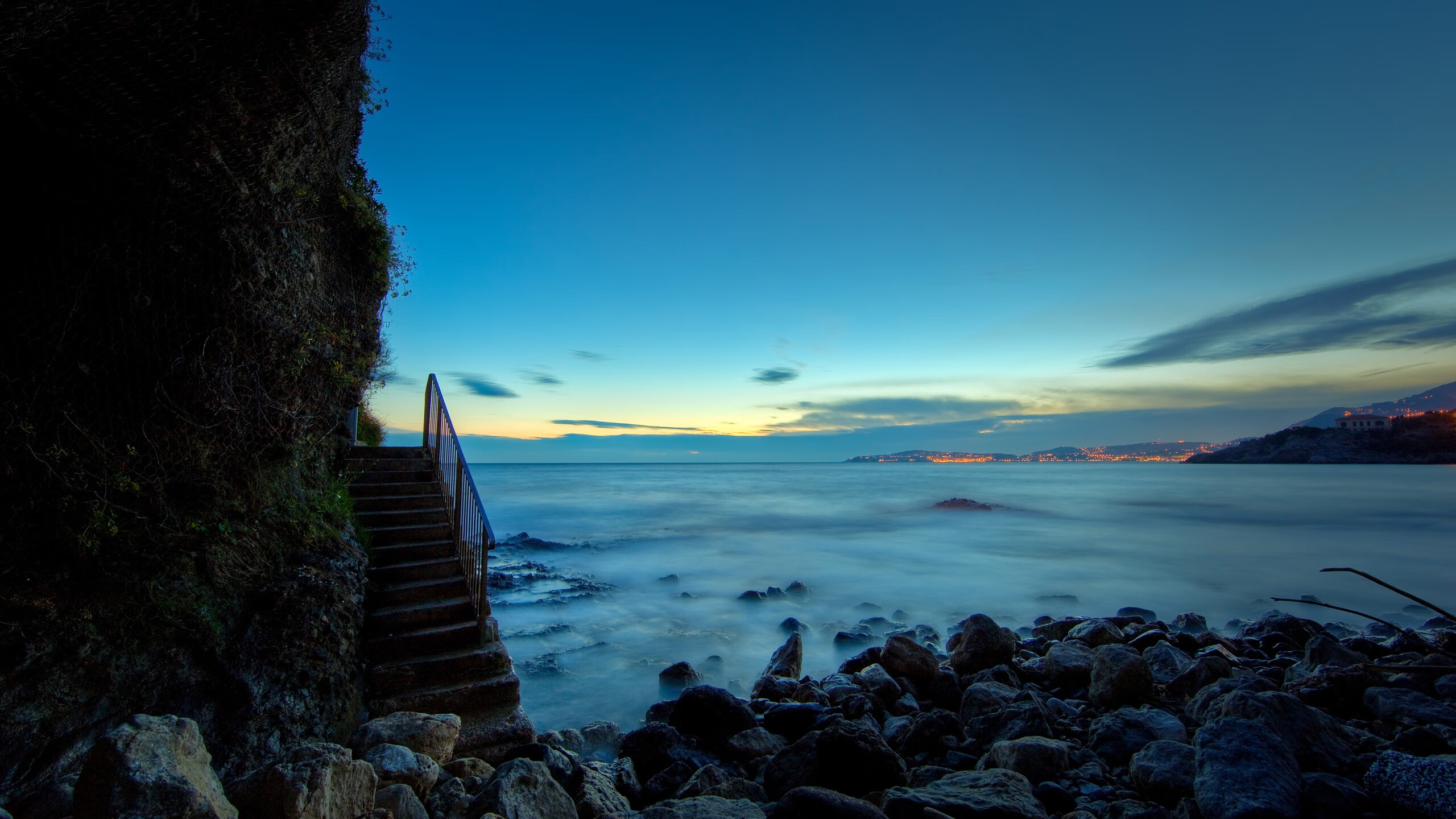 唯一的对手与队友，维尼修斯在美德之战中的双面战争