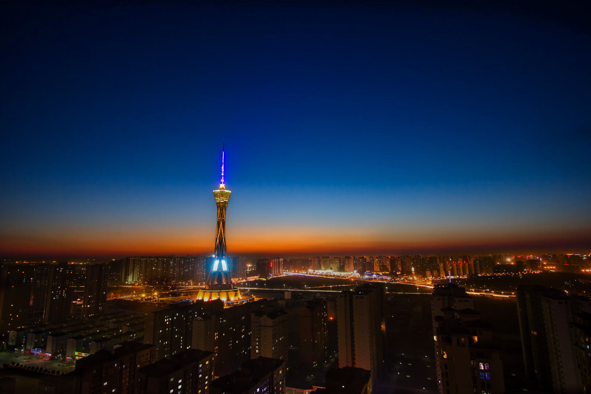 尤文闪电战击溃勒沃库森，阿克化身无解杀器，对手防线彻底破碎