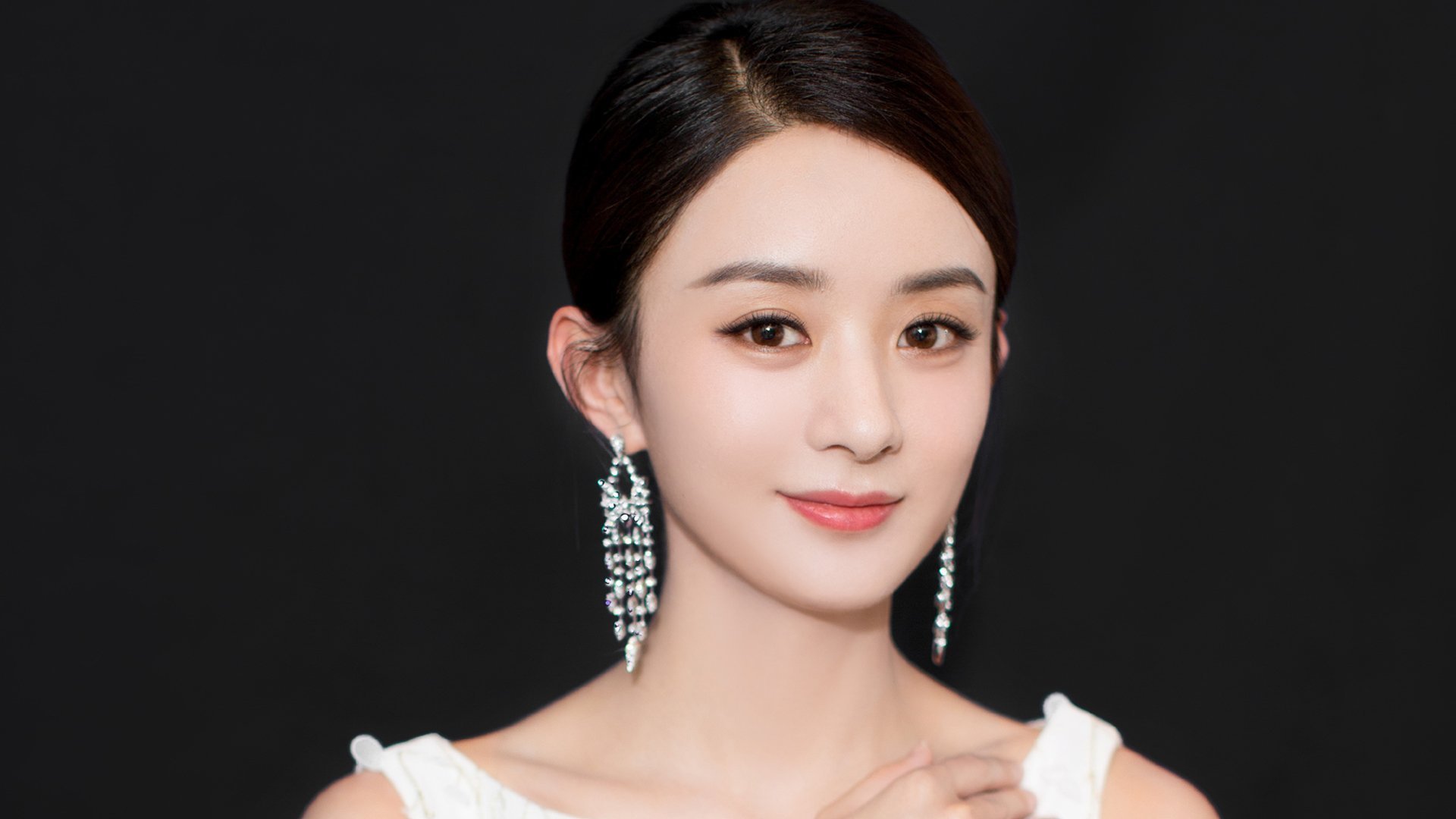 夜行猛兽，F1街道赛之夜，罗德里存在感拉满