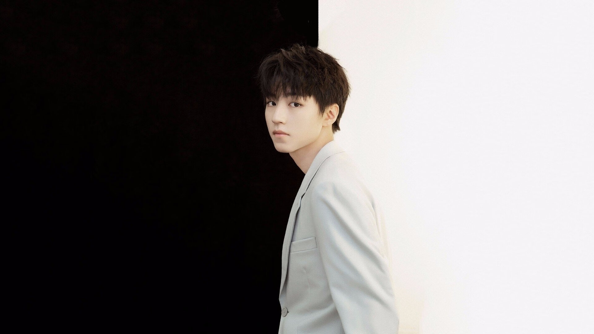 绿茵迷宫中的独舞者，奥亚尔萨瓦尔用魔法点亮葡萄牙与伊拉克的战术暗夜